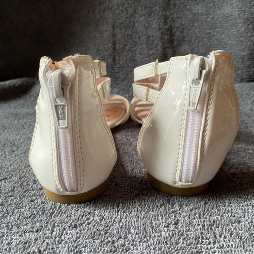 So Shoes Girls Sandal’s Size 12M White Zip In‎ Back